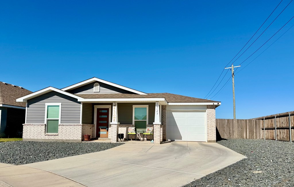 1327 Lantana Ct Property Photo 3