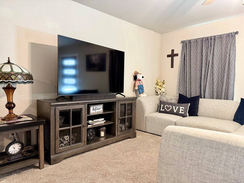 1327 Lantana Ct Property Photo 4