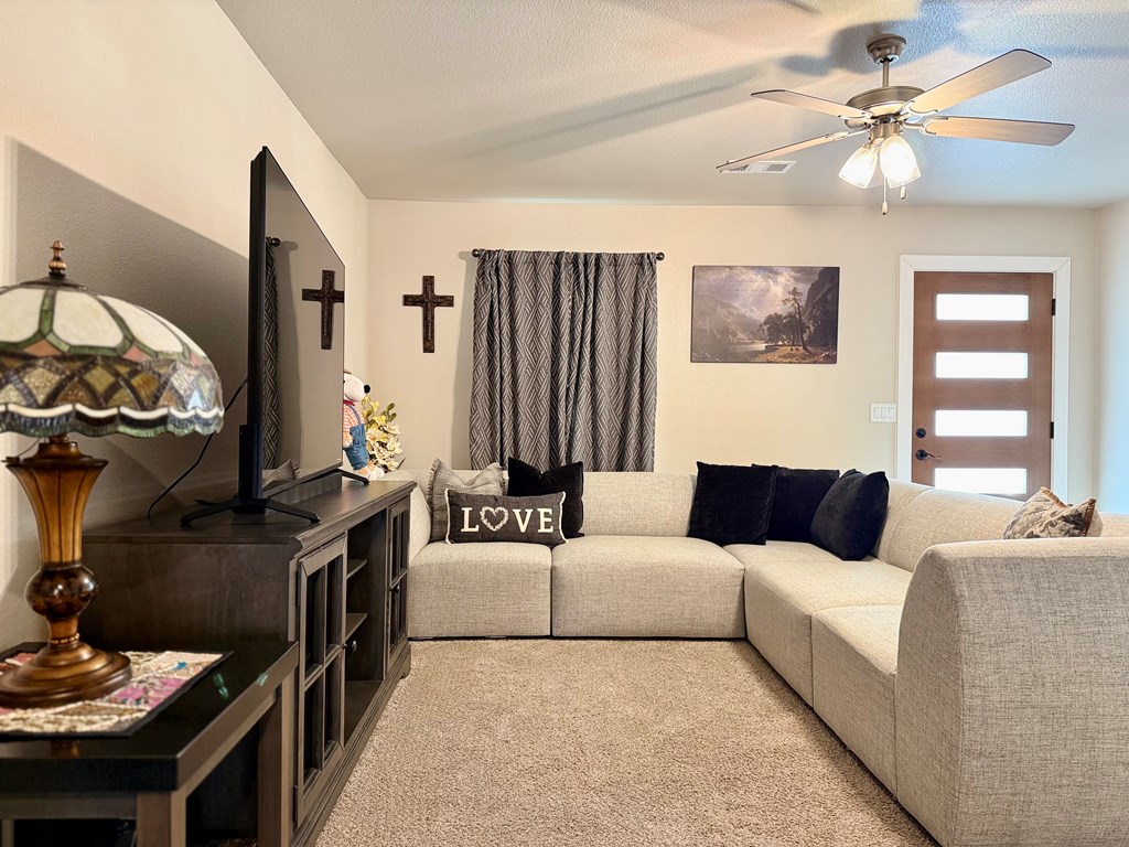 1327 Lantana Ct Property Photo 5