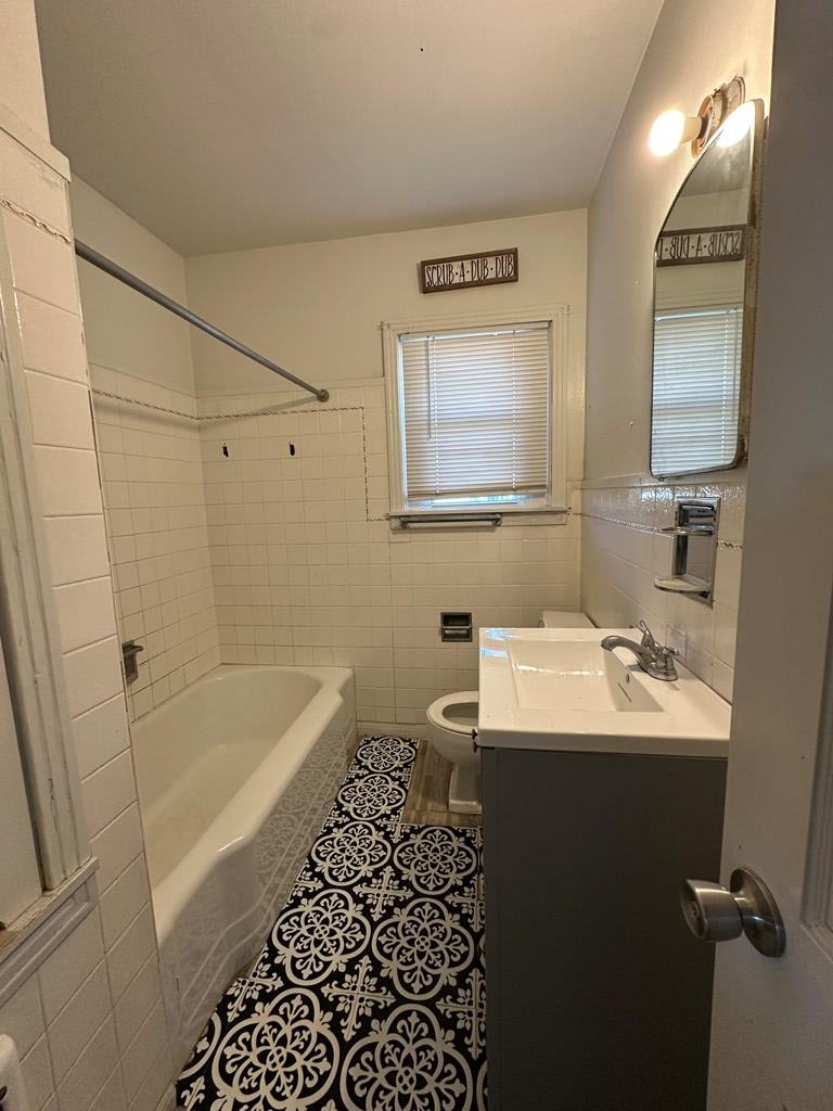 1600 Crenshaw Property Photo 9