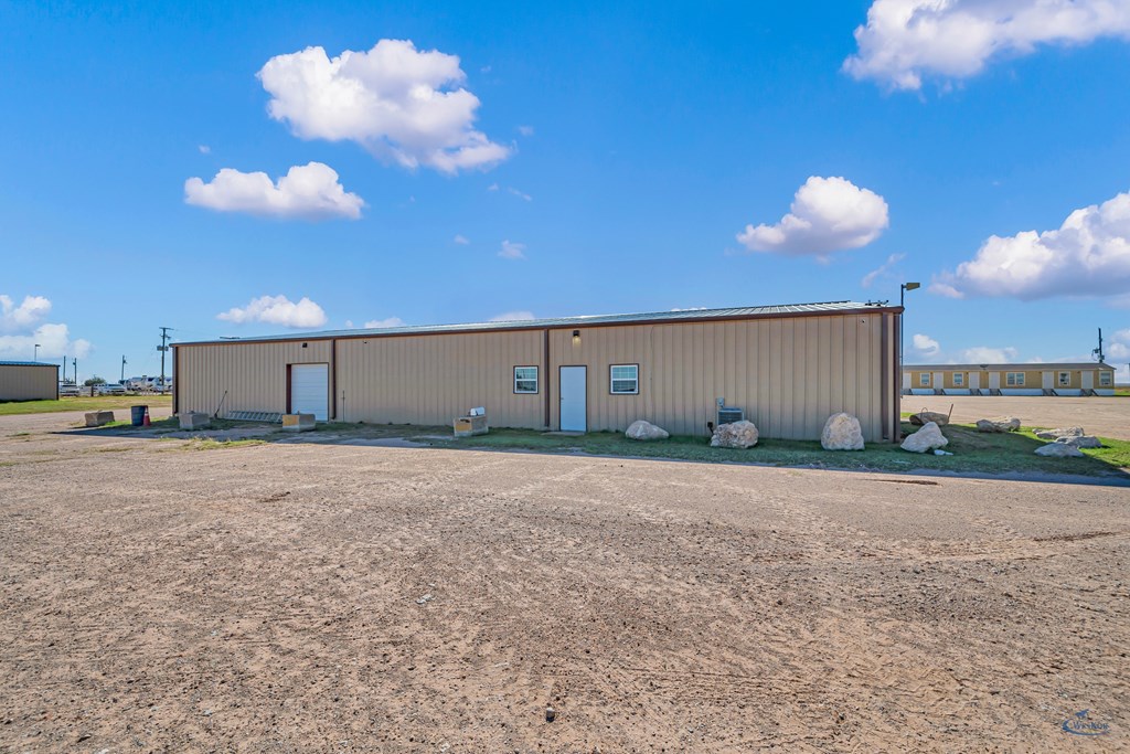 9130 E Goldenrod Dr Property Photo 14