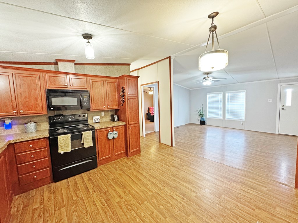 1700 E Ave I Property Photo 3
