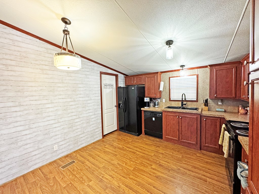 1700 E Ave I Property Photo 4