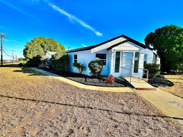 409 Sw Ave E Property Photo 1
