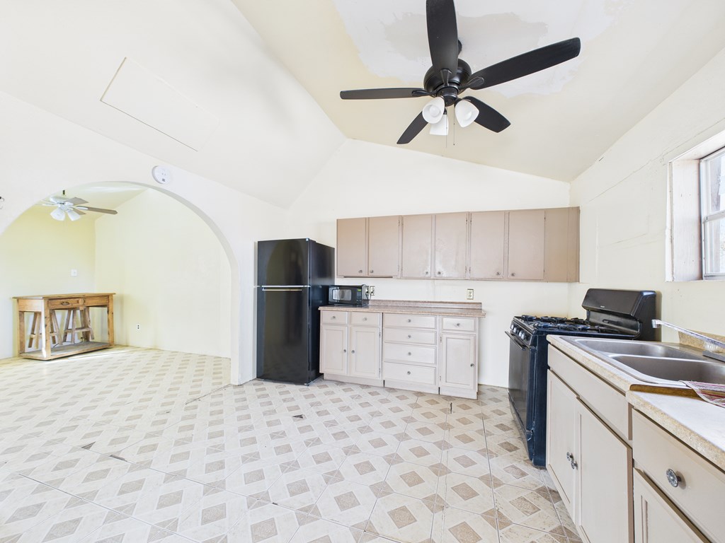 101 Putnam Property Photo 4