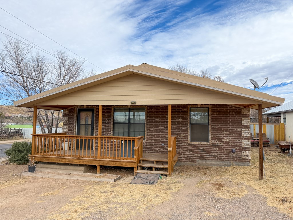 400 S 1st Property Photo 2