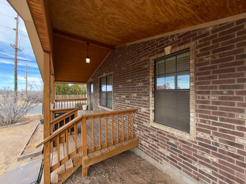 400 S 1st Property Photo 3