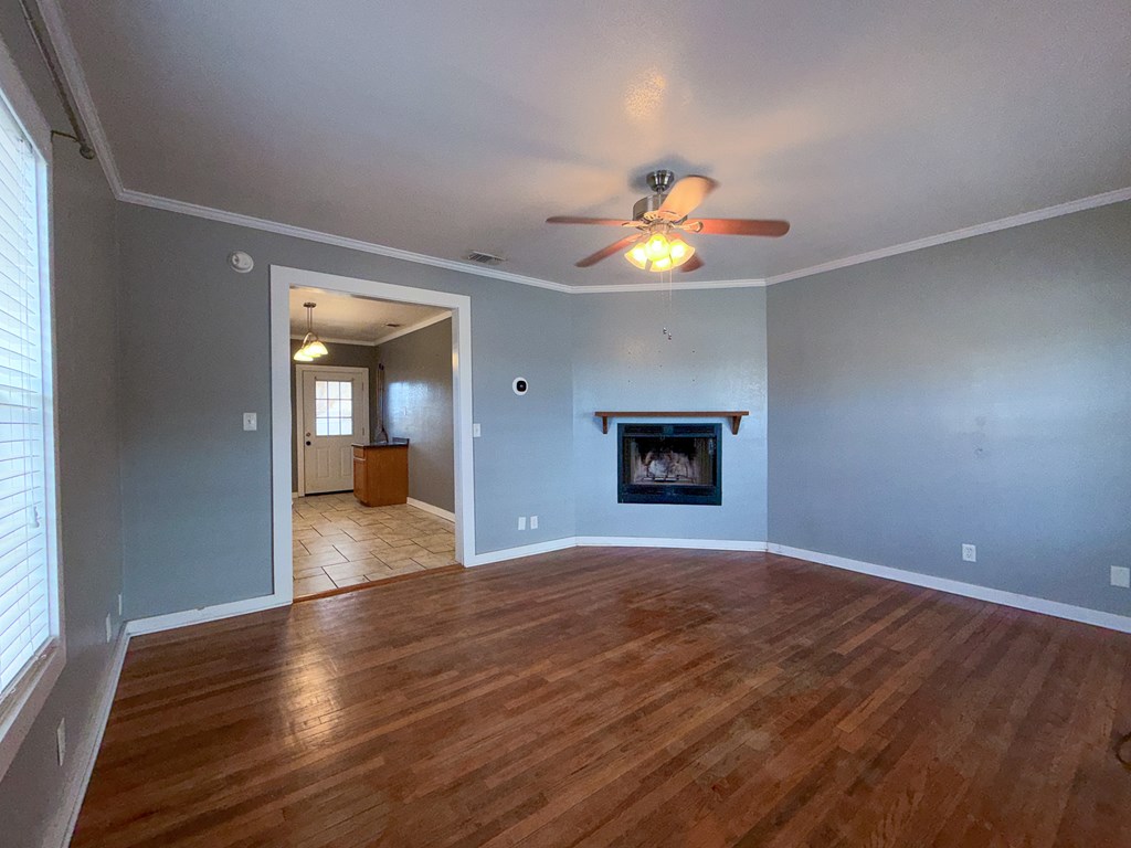 400 S 1st Property Photo 4