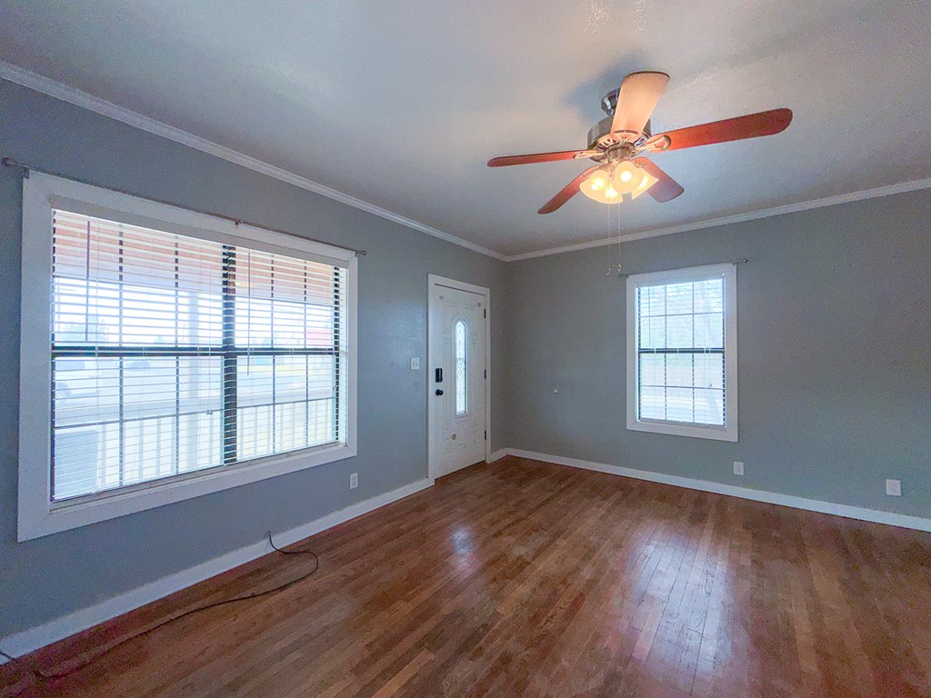 400 S 1st Property Photo 6
