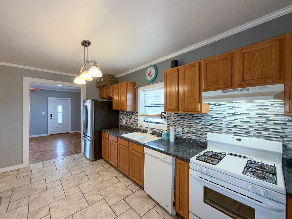 400 S 1st Property Photo 10