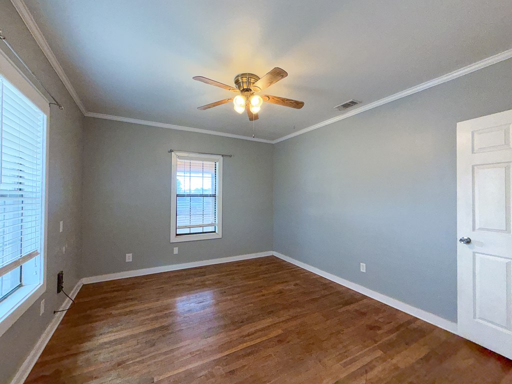 400 S 1st Property Photo 13