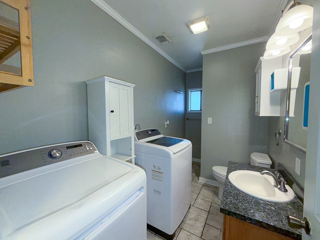 400 S 1st Property Photo 15