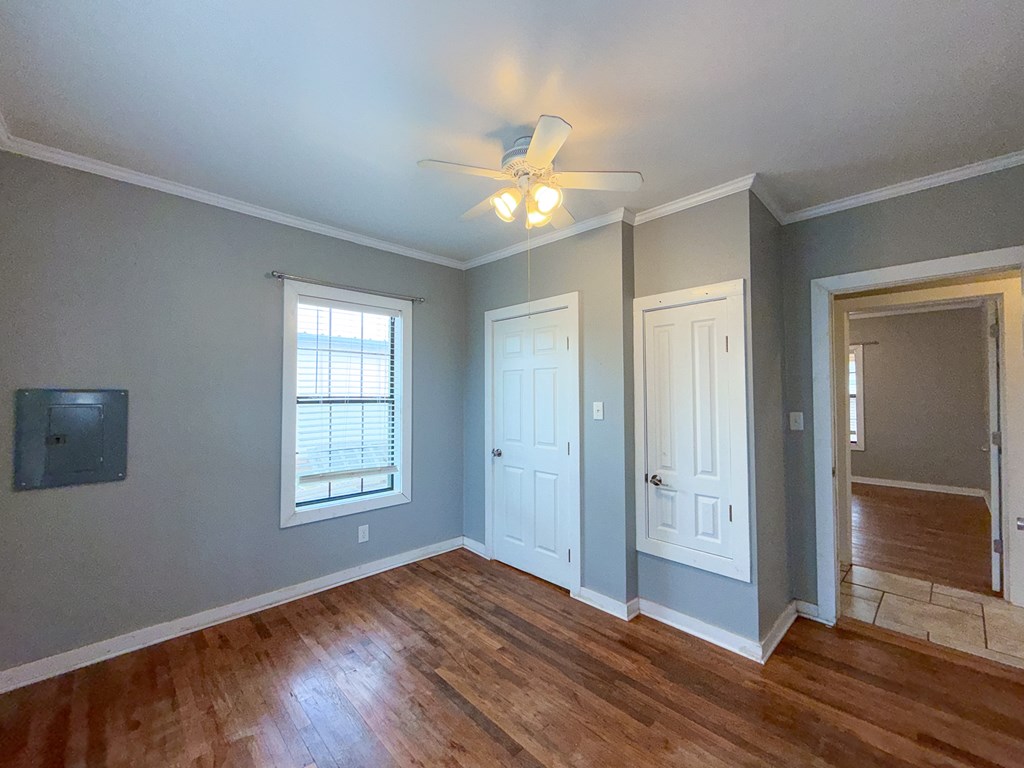 400 S 1st Property Photo 19
