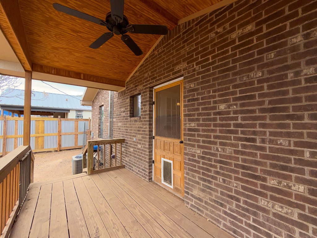 400 S 1st Property Photo 22