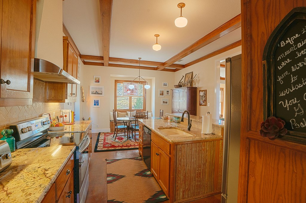 102 Clear View Drive Property Photo 8