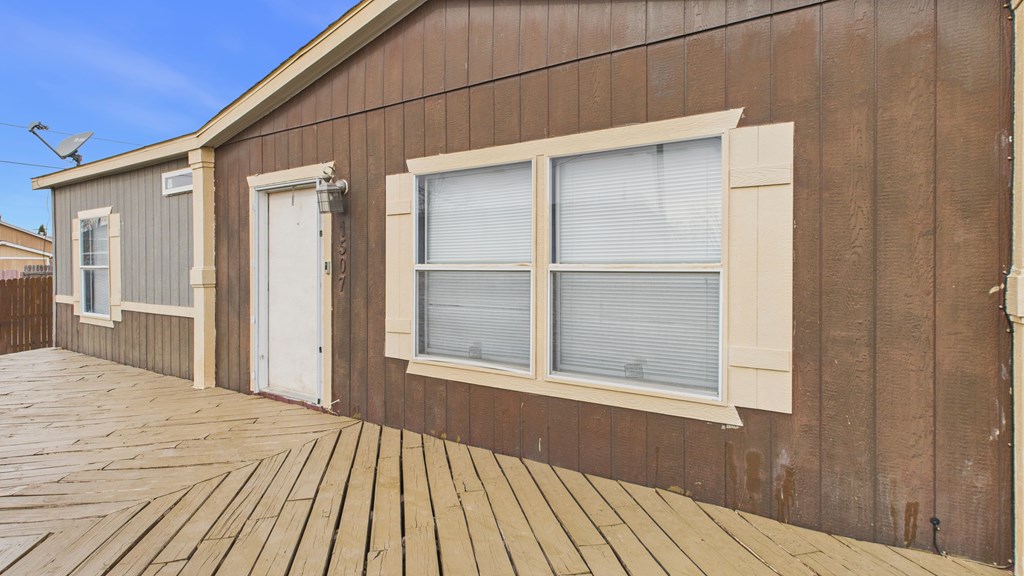 1507 S Alice Ave Property Photo 2
