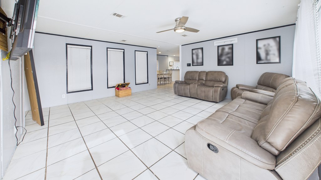 1507 S Alice Ave Property Photo 3