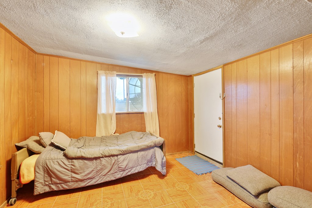 610 E Columbia St Property Photo 15