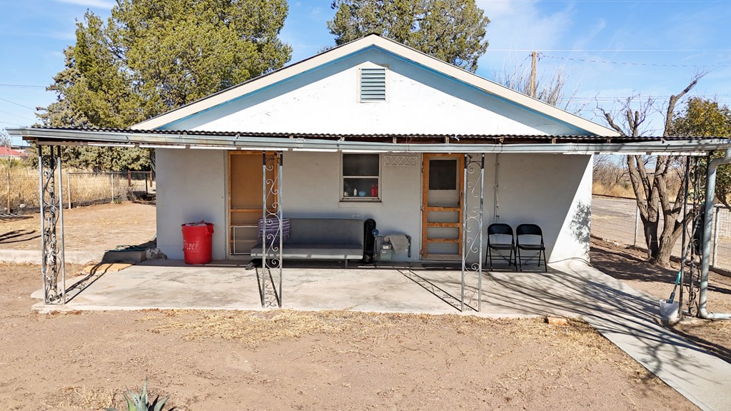 610 E Columbia St Property Photo 20
