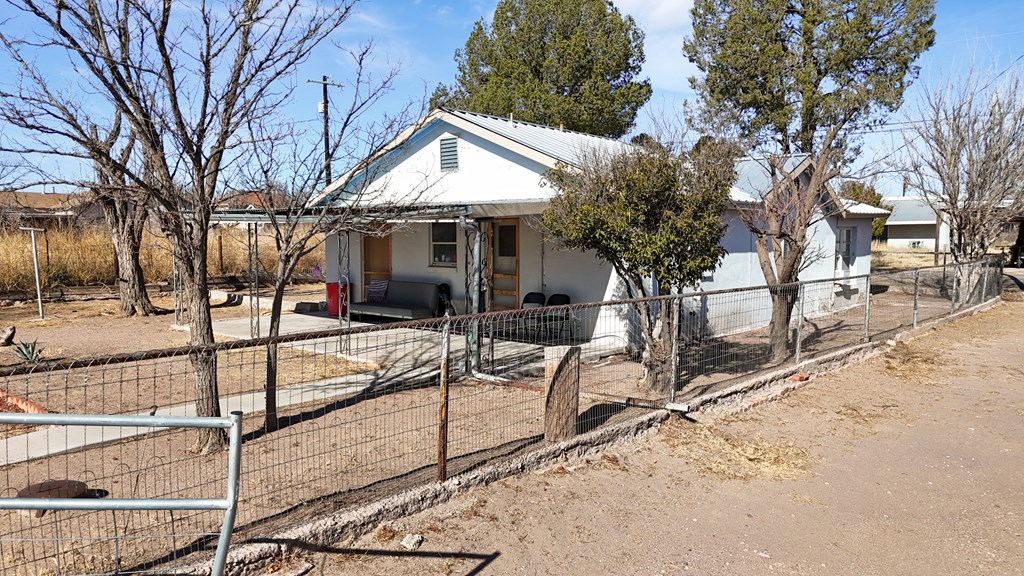 610 E Columbia St Property Photo 21