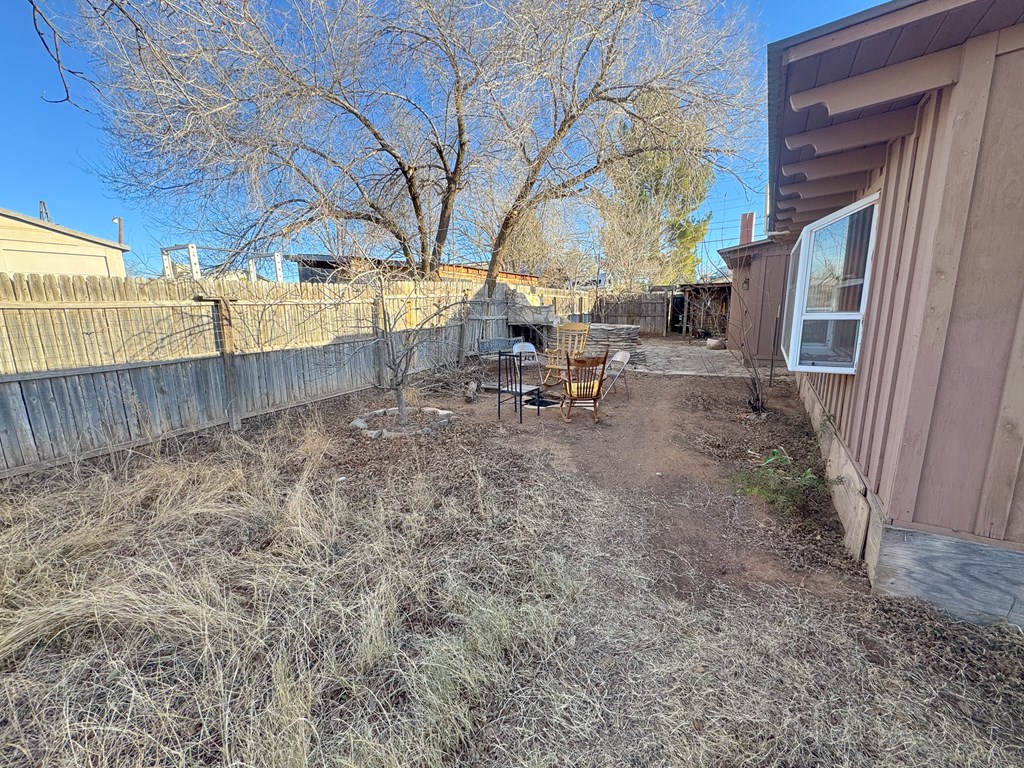 406 S Cockrell St Property Photo 26