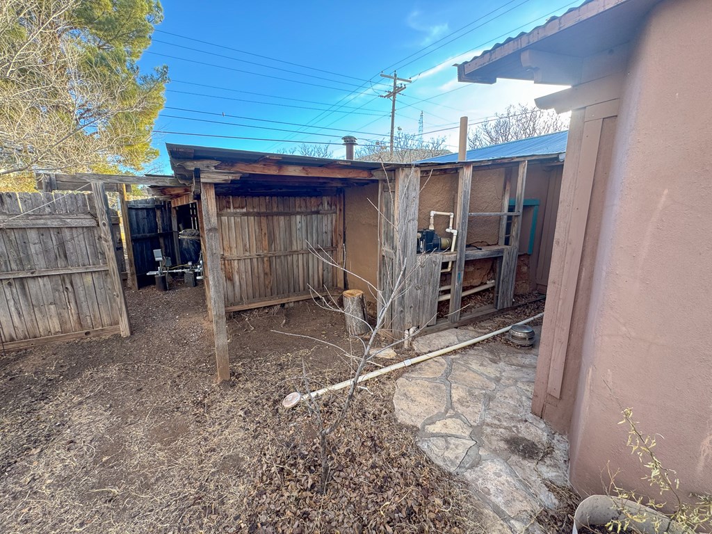 406 S Cockrell St Property Photo 29