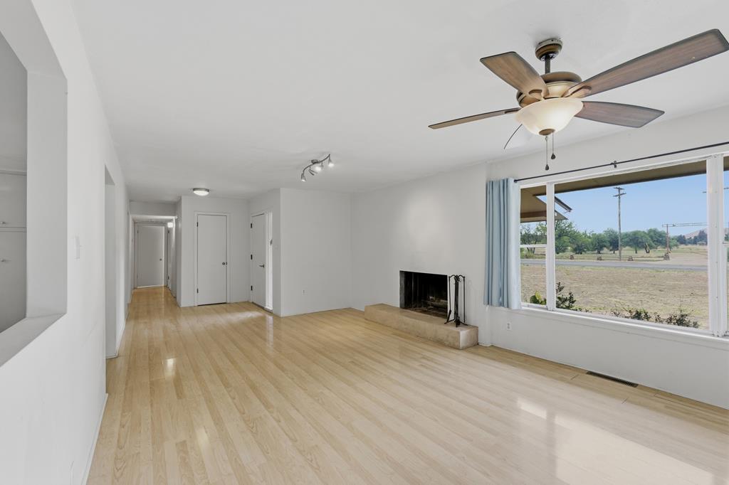 509 E Hendryx Property Photo 5