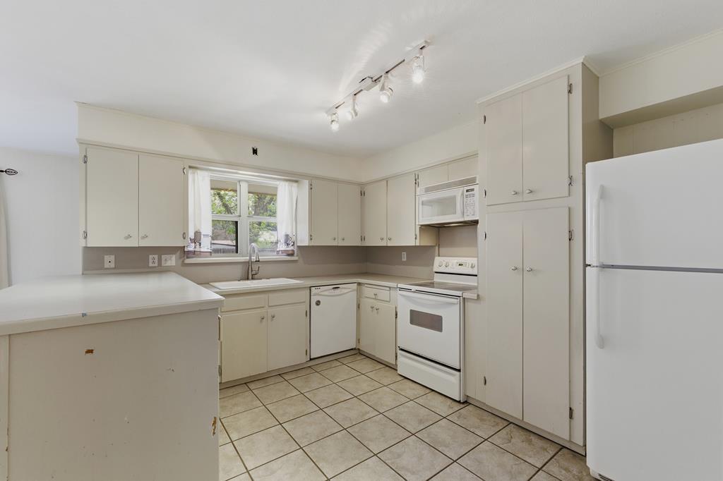 509 E Hendryx Property Photo 7