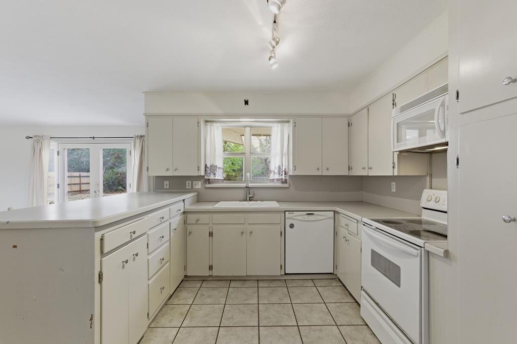 509 E Hendryx Property Photo 8