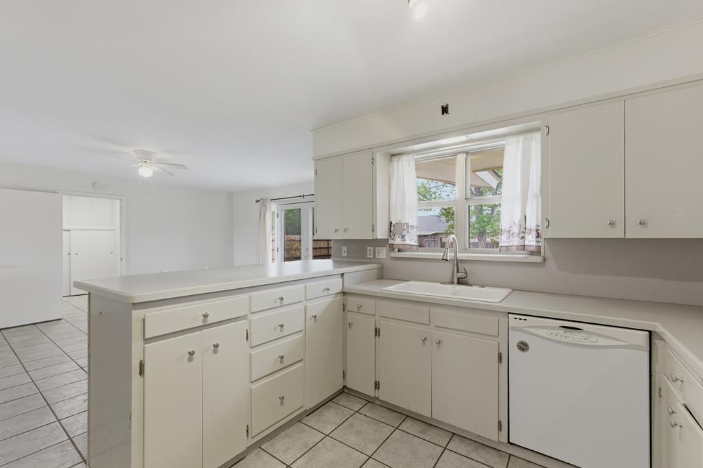 509 E Hendryx Property Photo 9
