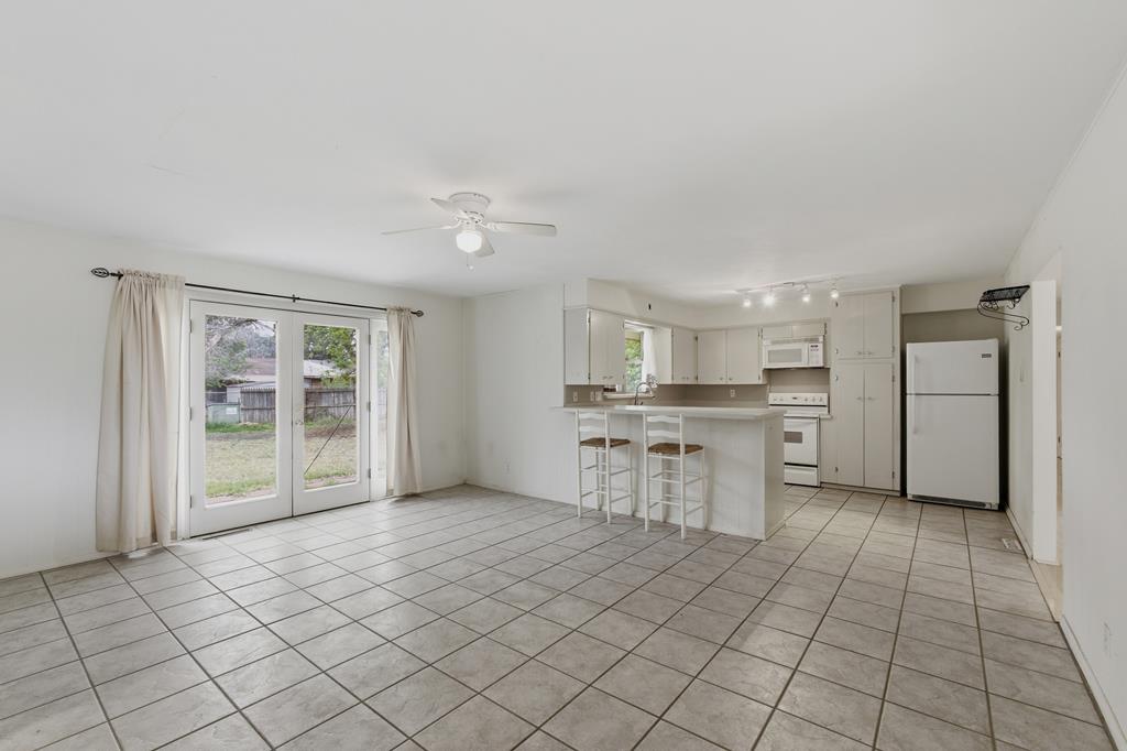 509 E Hendryx Property Photo 12