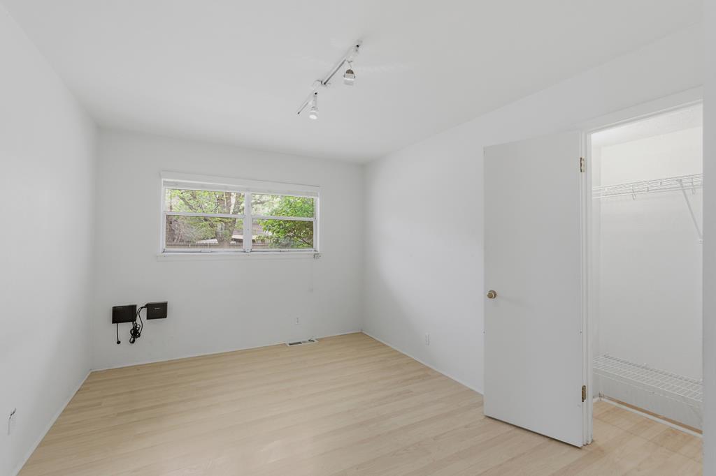 509 E Hendryx Property Photo 17