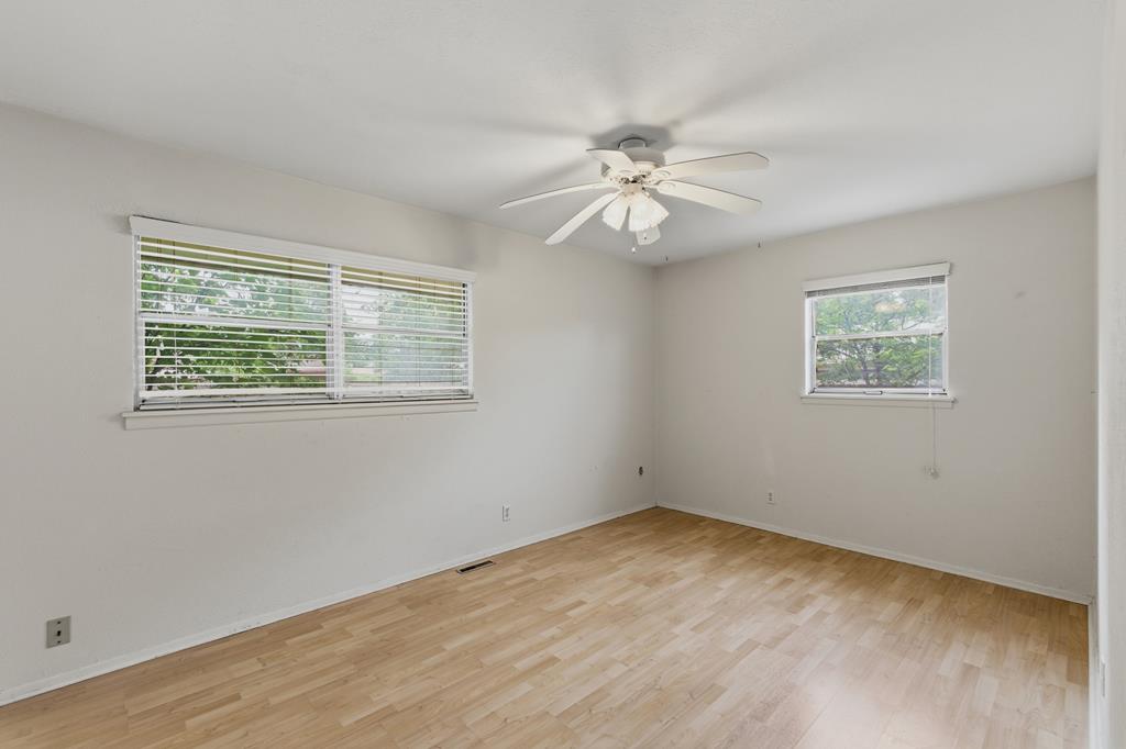 509 E Hendryx Property Photo 20