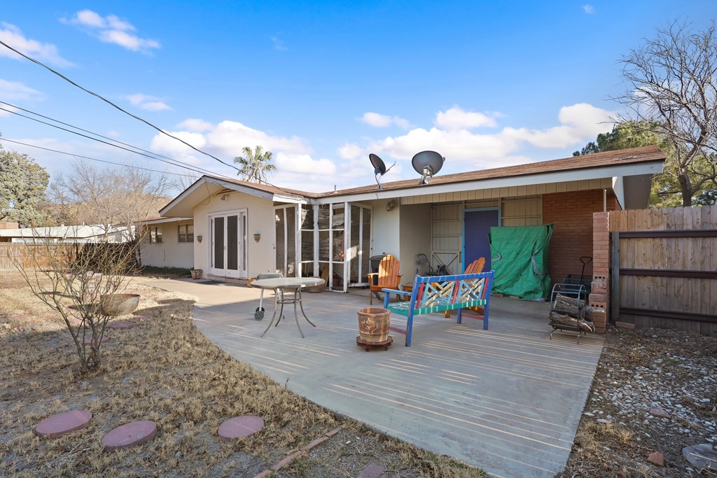 509 E Hendryx Property Photo 23