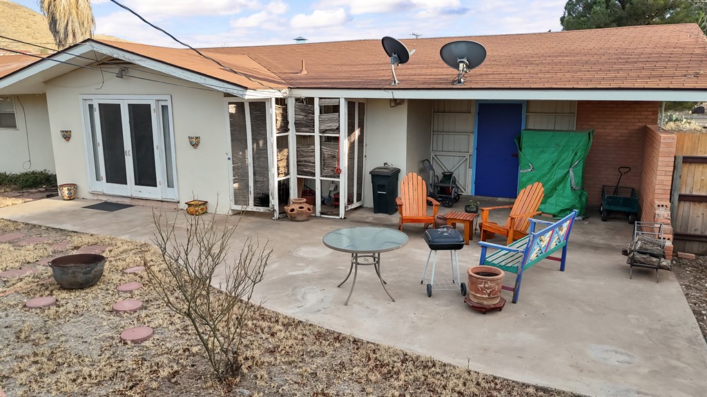 509 E Hendryx Property Photo 24