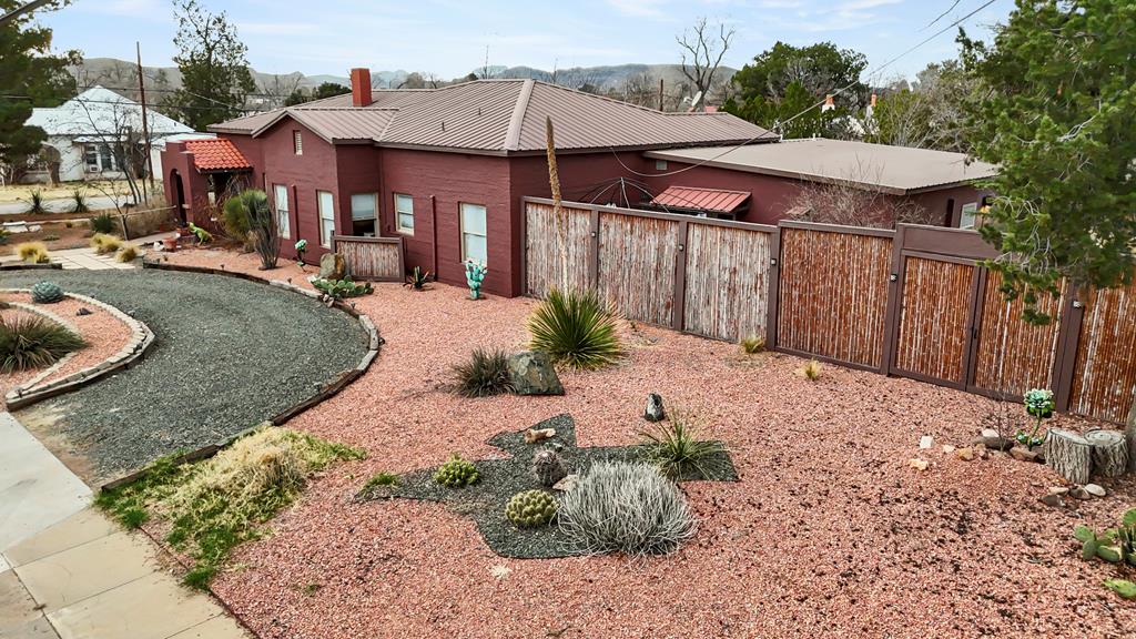 701 E Sul Ross Property Photo 1