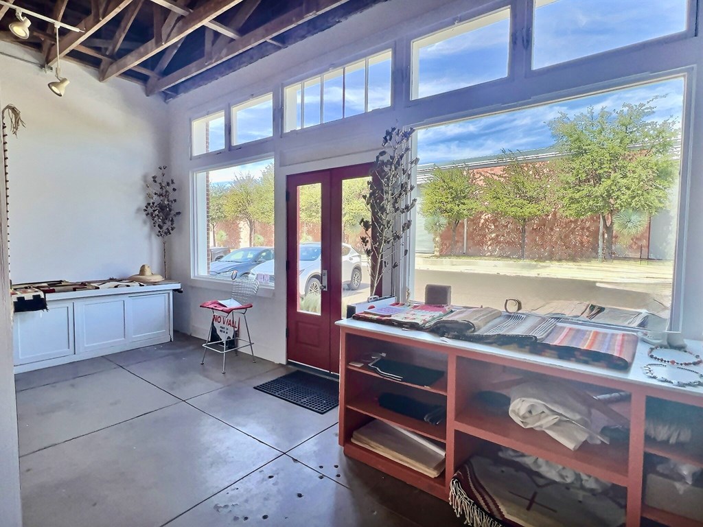 124 E El Paso St Property Photo 3
