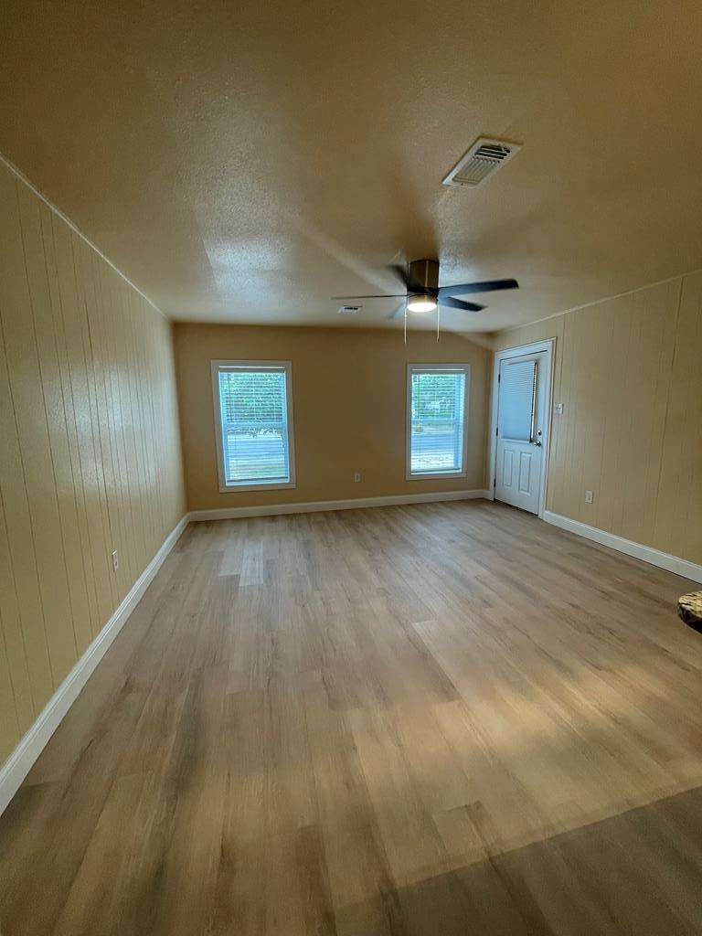 1111 W 23rd St Property Photo 13