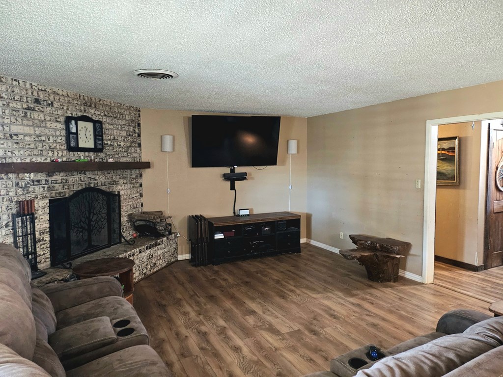 517 E Harriet Property Photo 6