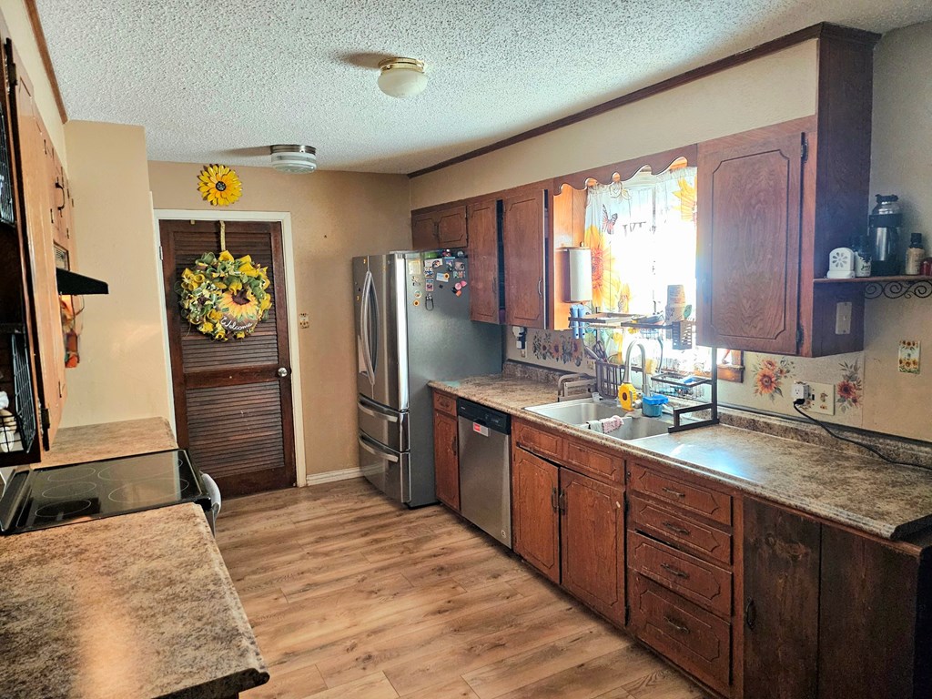 517 E Harriet Property Photo 9