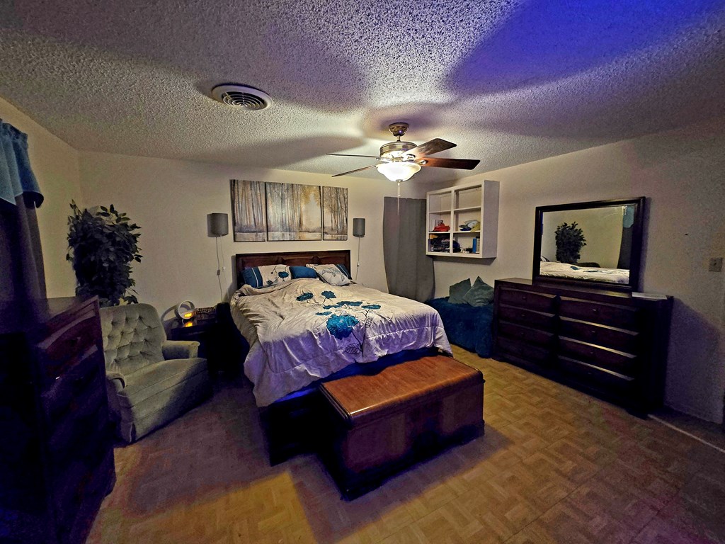 517 E Harriet Property Photo 17