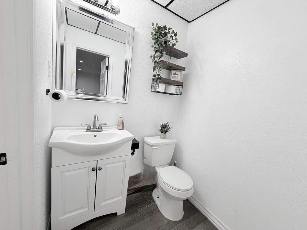 3749 W 8th St Property Photo 14
