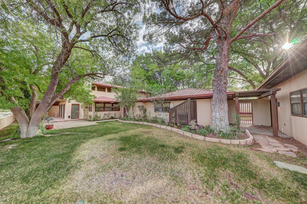 1009 N Loop Rd Property Photo 1