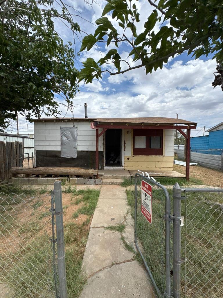5608 Glenda Property Photo 1