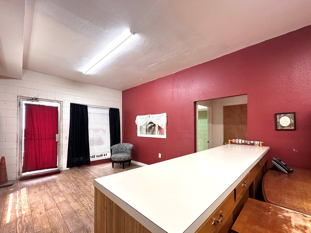 211 W Austin Property Photo 8