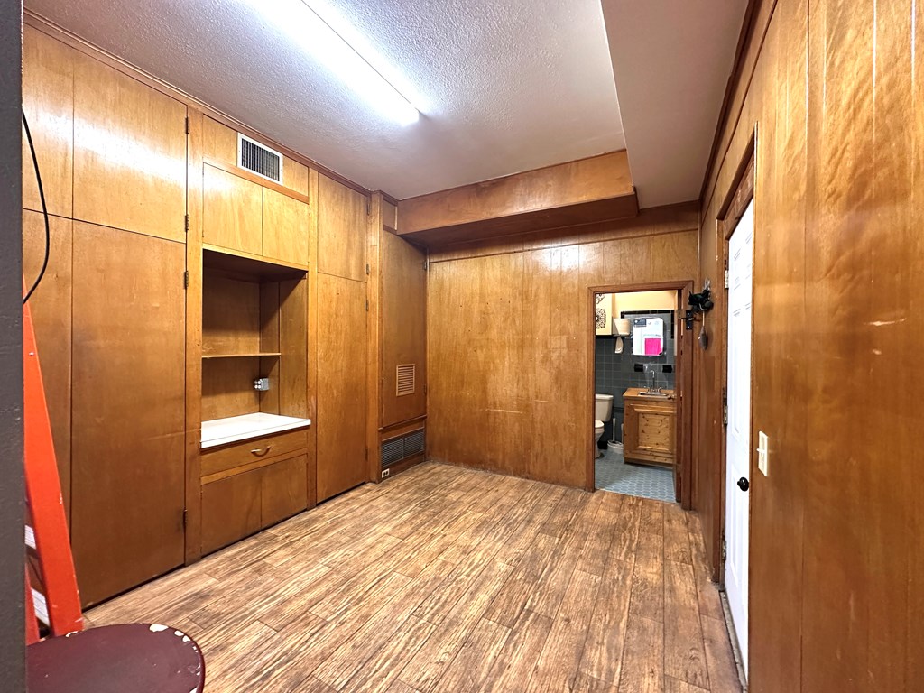 211 W Austin Property Photo 11