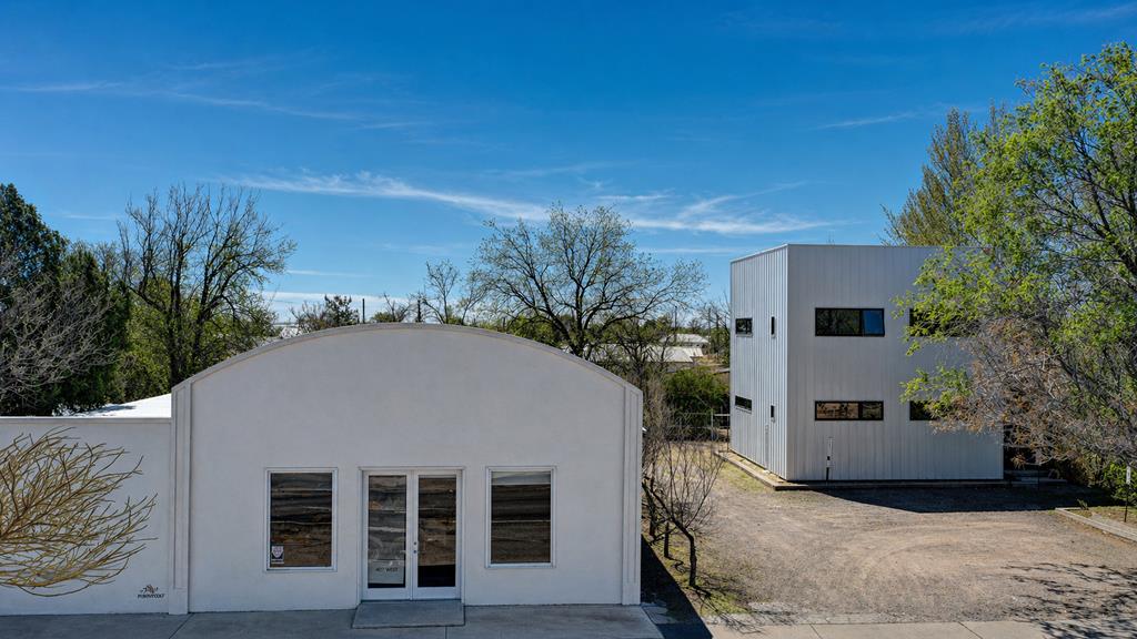 407-409 W San Antonio St Property Photo 1