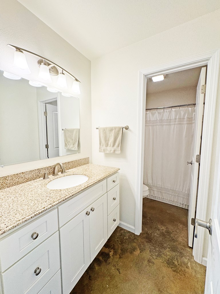 606 E Brown St Property Photo 14