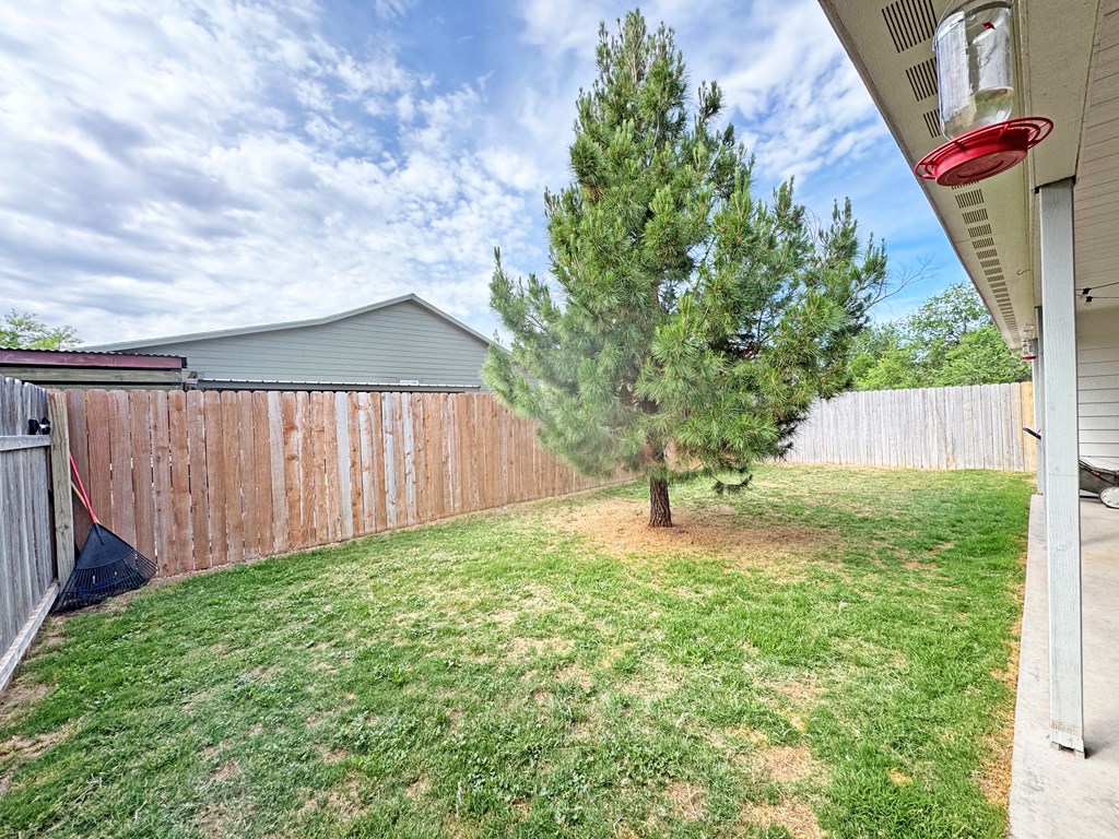 606 E Brown St Property Photo 22