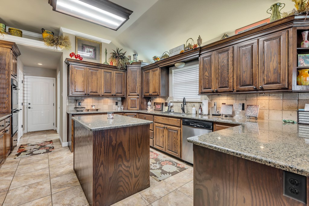 1518 Pecan Place Property Photo 8